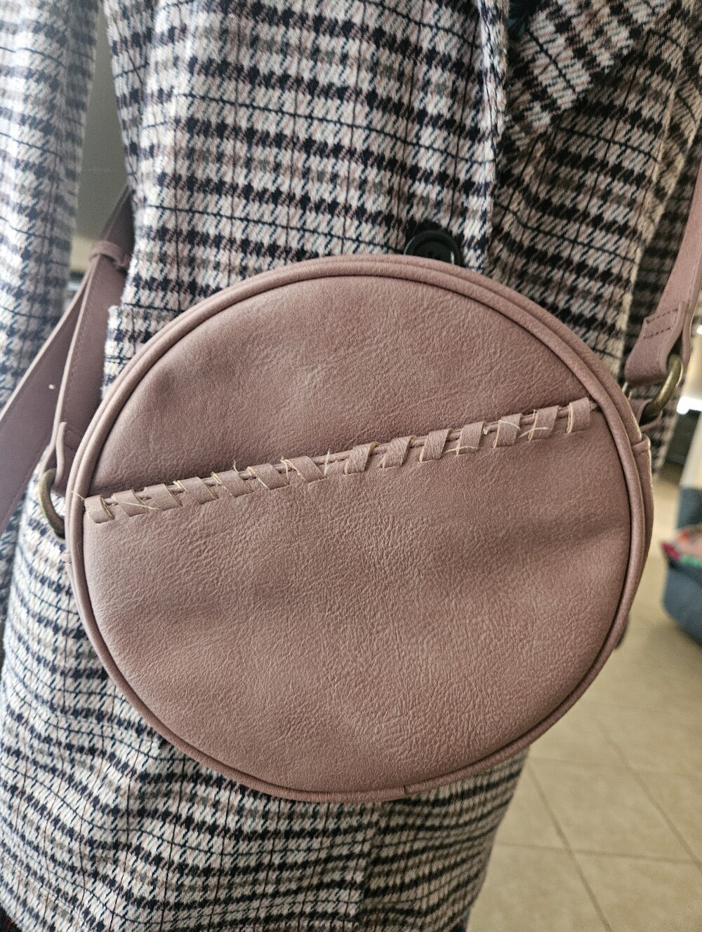 Women's Round Crossbody Bag in Mauve Pink